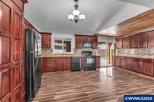 1428 NW 5th St, McMinnville, OR 97128 - Photo 4