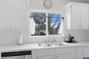 395 22nd St SE, Salem, OR 97301 - Photo 12