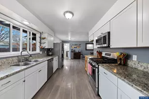 160 Oak Ln, Lebanon, OR 97355 - Photo 12