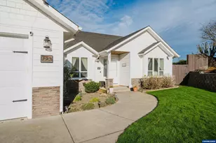 523 NW Harold St, Sublimity, OR 97385 - Photo 2