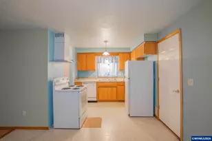 2736 S 12th St, Lebanon, OR 97355 - Photo 8