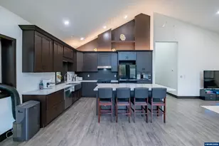 33005 Berlin Rd, Lebanon, OR 97355 - Photo 4