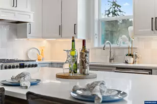 1643 York Butte Ave SE, Salem, OR 97306 - Photo 12