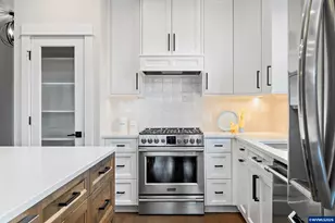 1643 York Butte Ave SE, Salem, OR 97306 - Photo 14