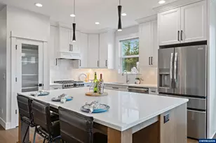 1643 York Butte Ave SE, Salem, OR 97306 - Photo 14