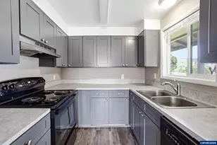 1710 Dearborn Ave NE, Keizer, OR 97303 - Photo 14