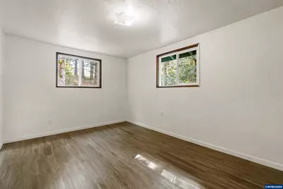 23939 Raze Rd, Elmira, OR 97437 - Photo 32