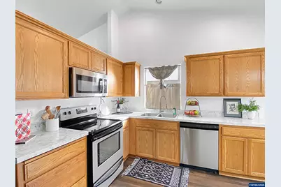 1078 S 7th St, Independence, OR 97351 - Photo 8