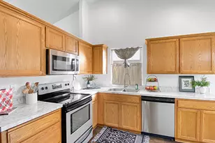 1078 S 7th St, Independence, OR 97351 - Photo 8