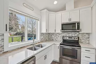 2253 Mosswood Ct S, Salem, OR 97306 - Photo 10