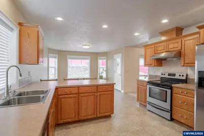 652 NW Jasper St, Dallas, OR 97338 - Photo 10