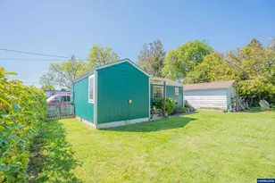 1178 Hiatt (1174 1160) St, Lebanon, OR 97355 - Photo 8
