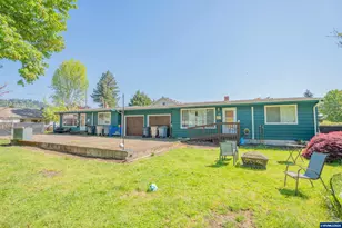 1178 Hiatt (1174 1160) St, Lebanon, OR 97355 - Photo 2