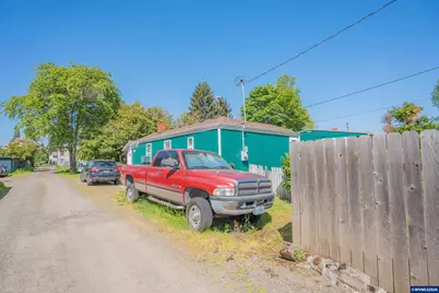 1178 Hiatt (1174, 1160) St, Lebanon, OR 97355 - Photo 6