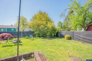 1178 Hiatt (1174 1160) St, Lebanon, OR 97355 - Photo 4