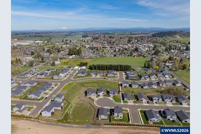 315 Cypress St, Mount Angel, OR 97362 - Photo 2