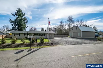 537 Hillview Dr, Lebanon, OR 97355 - Photo 2