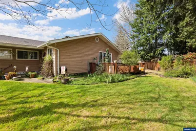 1584 NW Spray Ct, Roseburg, OR 97471 - Photo 12