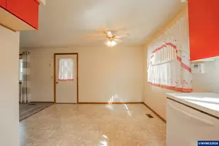 2661 S 12th St, Lebanon, OR 97355 - Photo 8