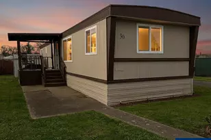 2400 SE Stratus Av, McMinnville, OR 97128 - Photo 1