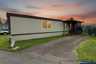 2400 SE Stratus Av, McMinnville, OR 97128 - Photo 2