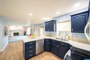 312 SW Cascade Meadow Dr, Sublimity, OR 97385 - Photo 10