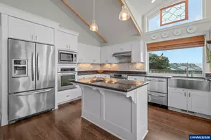 1068 NW 6th Ct, Lincoln City, OR 97367 - Photo 16