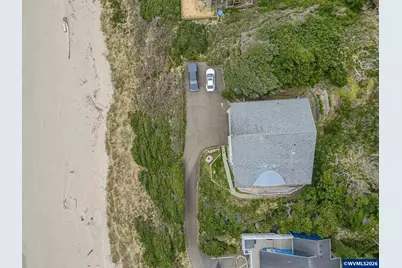 1068 NW 6th Ct, Lincoln City, OR 97367 - Photo 32