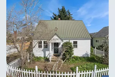 442 SE Ash St, Dallas, OR 97338 - Photo 1