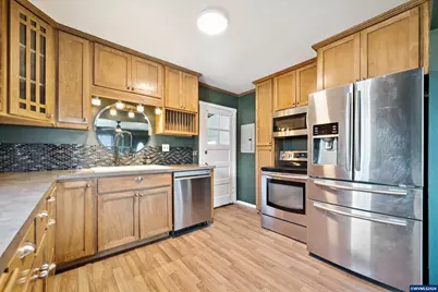 442 SE Ash St, Dallas, OR 97338 - Photo 8