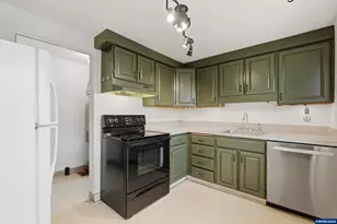 1860 Capitol St SE, Salem, OR 97302 - Photo 14