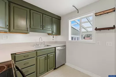 1860 Capitol St SE, Salem, OR 97302 - Photo 16