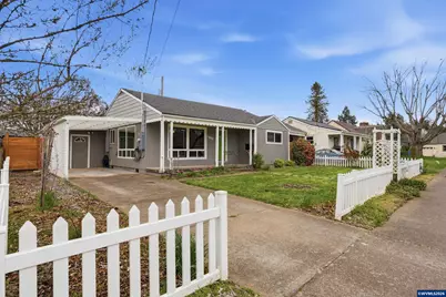 1860 Capitol St SE, Salem, OR 97302 - Photo 2