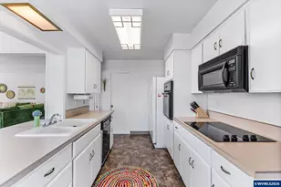 3318 Oakcrest Dr NW, Salem, OR 97304 - Photo 8