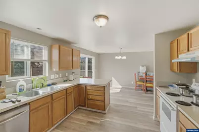 1298 Kees St, Lebanon, OR 97355 - Photo 12