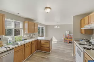 1298 Kees St, Lebanon, OR 97355 - Photo 12