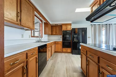 38255 Robinson Dr, Scio, OR 97374 - Photo 12