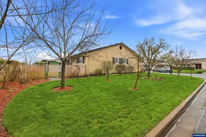 1967 Astor Wy, Woodburn, OR 97071 - Photo 4