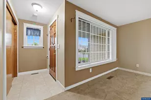 1967 Astor Way, Woodburn, OR 97071 - Photo 10