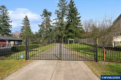 622 SE 4th Av, Mill City, OR 97360 - Photo 2