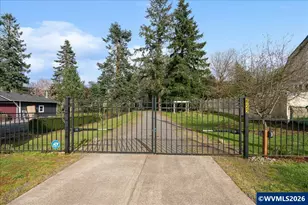 622 SE 4th Ave, Mill City, OR 97360 - Photo 2