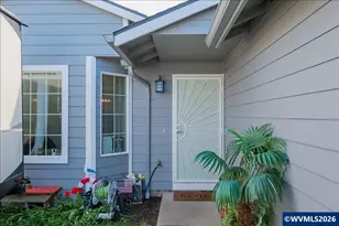 1066 Kees St, Lebanon, OR 97355 - Photo 2