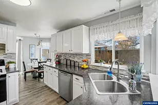 2835 Bridlewood Lp SE, Albany, OR 97322 - Photo 8