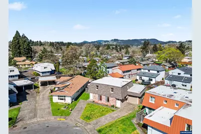 1470-1472 NW 20th Pl, Corvallis, OR 97330 - Photo 2