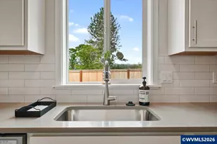 213 NW Royal Av, Dallas, OR 97338 - Photo 22