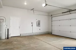 213 NW Royal Av, Dallas, OR 97338 - Photo 40