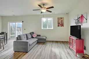 1986 NW 23rd St, McMinnville, OR 97128 - Photo 2