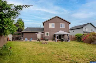 2147 Steelhead Ct, Lebanon, OR 97355 - Photo 2