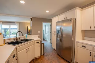 2147 Steelhead Ct, Lebanon, OR 97355 - Photo 10