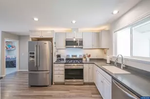 901 W Vine St, Lebanon, OR 97355 - Photo 6